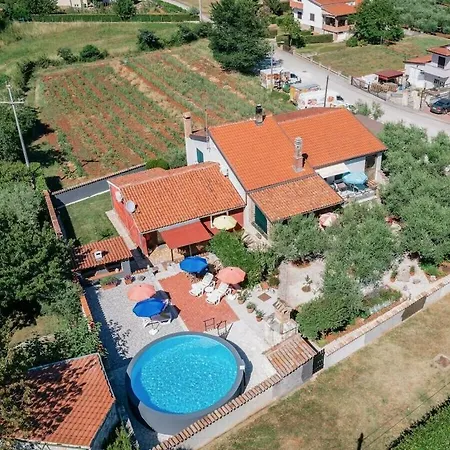 Milena- With Pool بيت للعطل